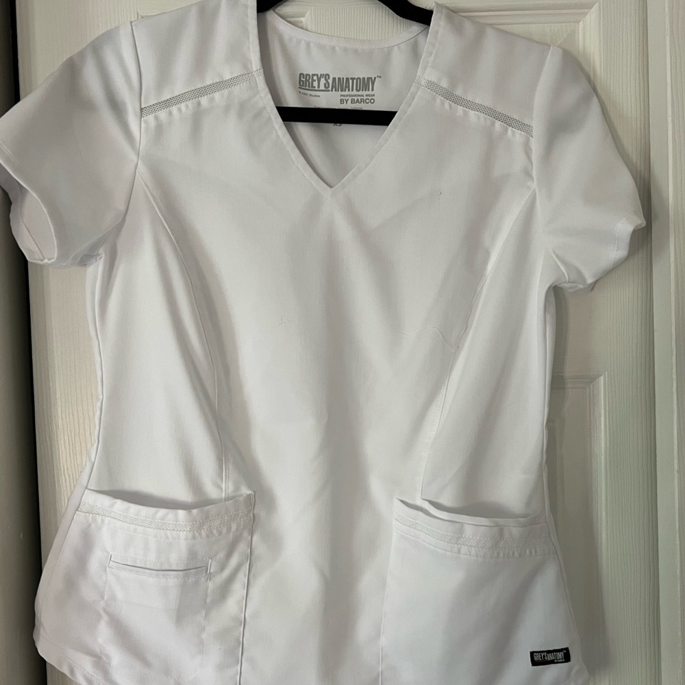 White Grey’s Anatomy scrub top. Size XS.